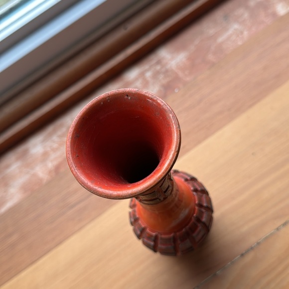 Mid century orangish red vase with raised texture, smoke free home 10"h - Picture 4 of 7